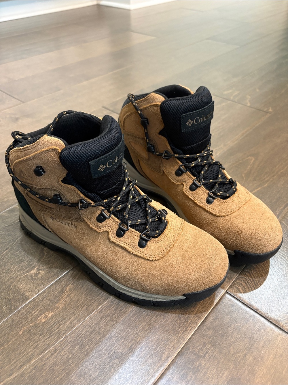 Columbia Tan and Black Suede Hiking Boots